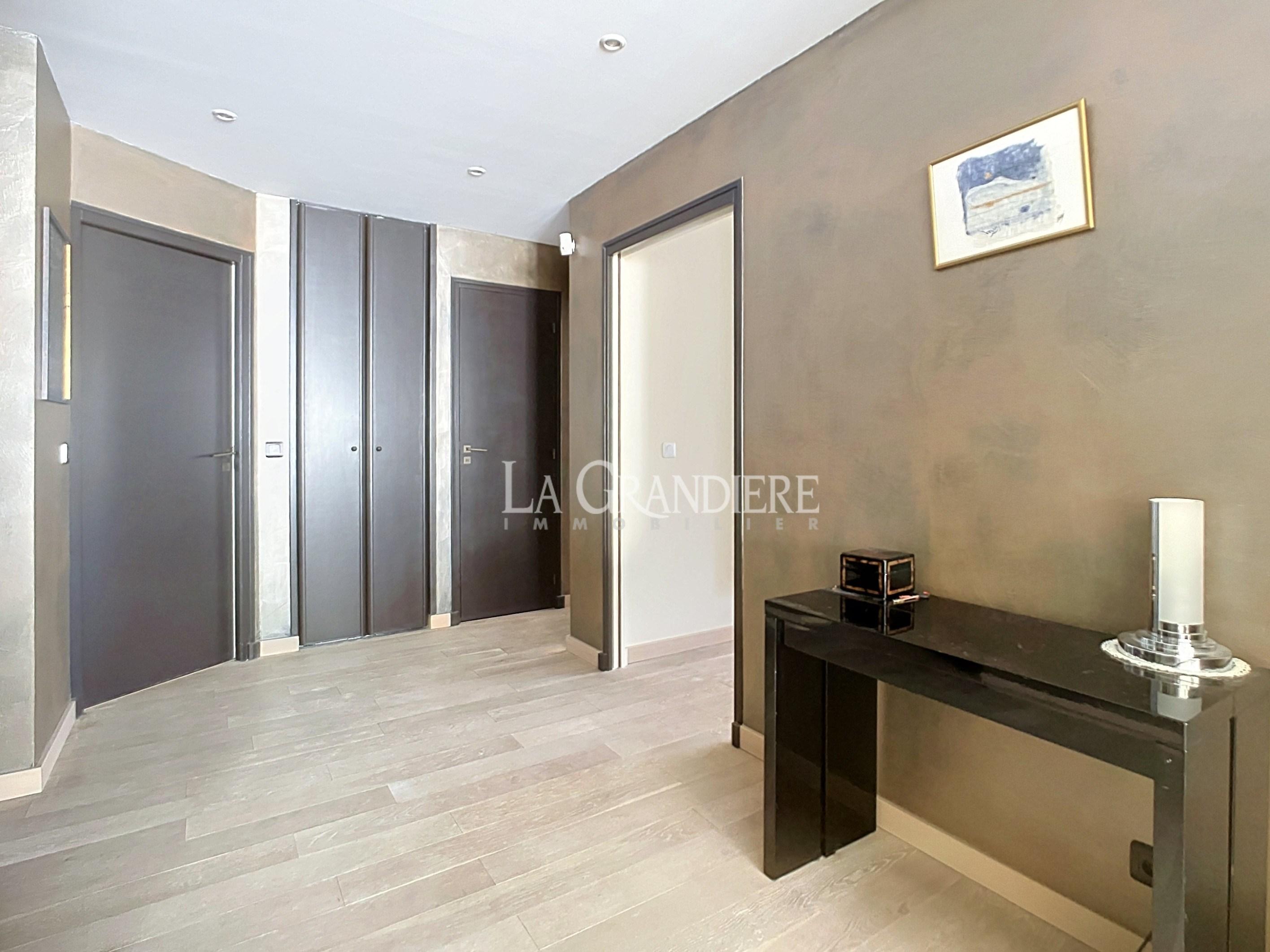 Appartement 3 pièces 94 m² · à Paris · 94 m² · 1 220 000 €